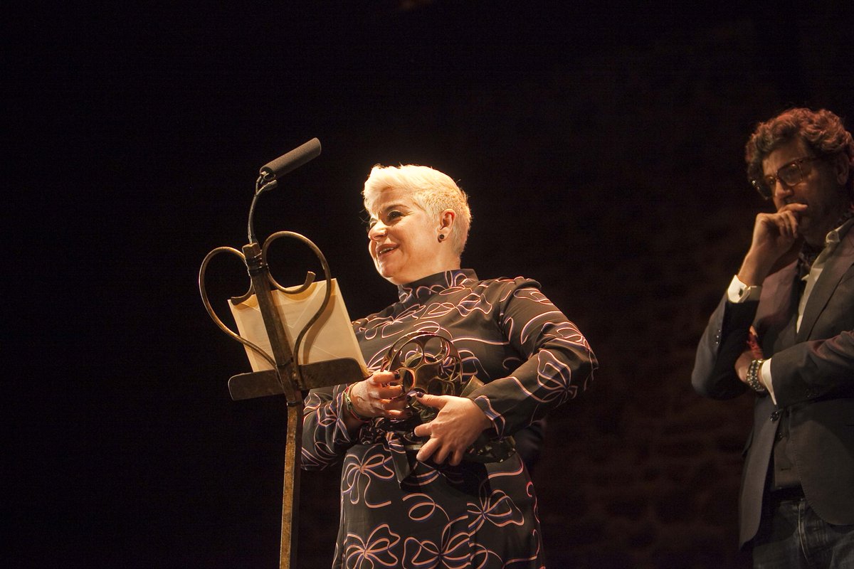 Nuestra <a href="/macugomezmartin/">Macu Gomez Martin</a> recogía el #PremioSanPancracio Reyes Abades de las manos de Pepe Reyes y Federico García Cambero 
#FestivaldeCineEspañoldeCáceres