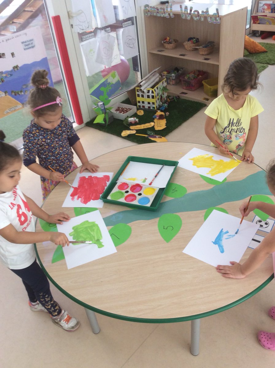 VHPS_FS1's tweet photo. FS1 Green have absolutely loved art day today! We have started our paintings inspired by Andy Warhol, we created paintings in the style of Jackson Pollock and we got messy in shaving foam and paint. Such a fun day #artday #messyplayisthebestplay #vhps https://t.co/DTIjUeum4G