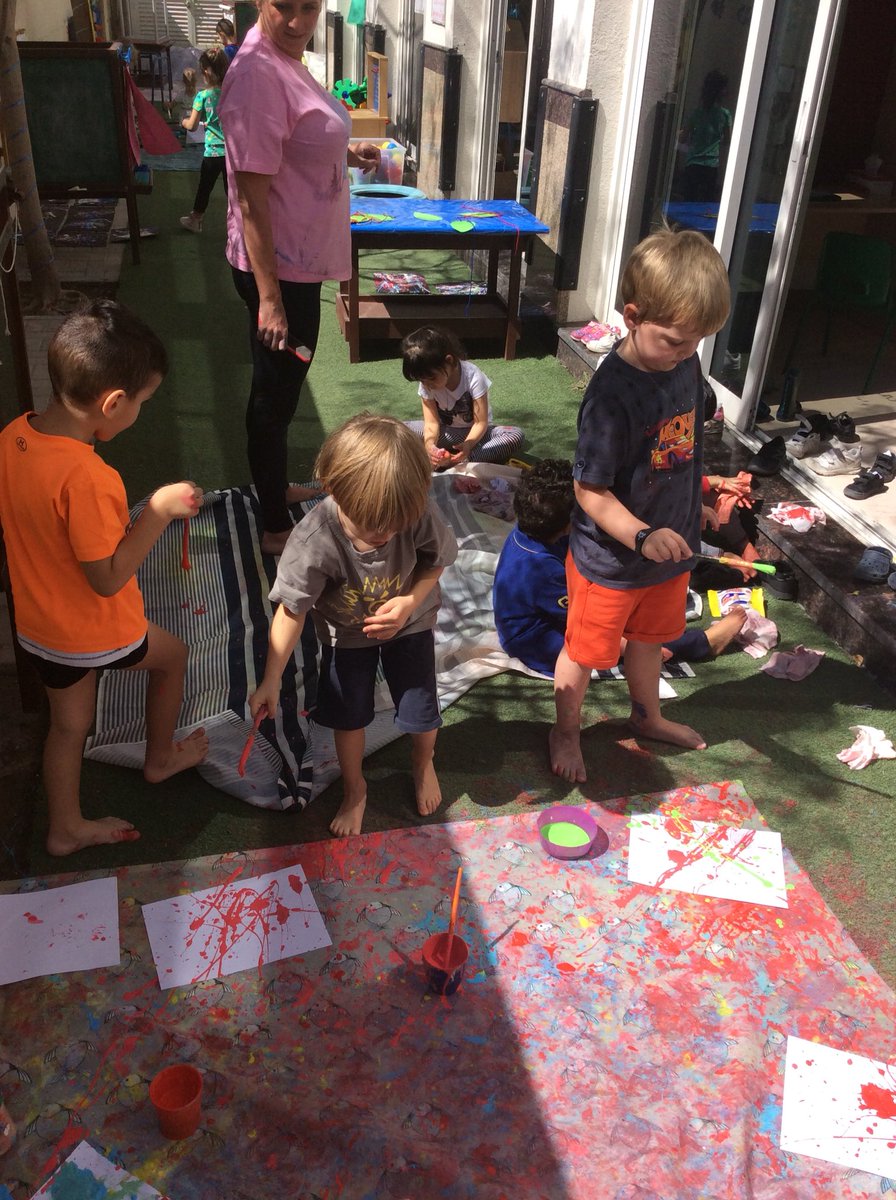 VHPS_FS1's tweet photo. FS1 Green have absolutely loved art day today! We have started our paintings inspired by Andy Warhol, we created paintings in the style of Jackson Pollock and we got messy in shaving foam and paint. Such a fun day #artday #messyplayisthebestplay #vhps https://t.co/DTIjUeum4G