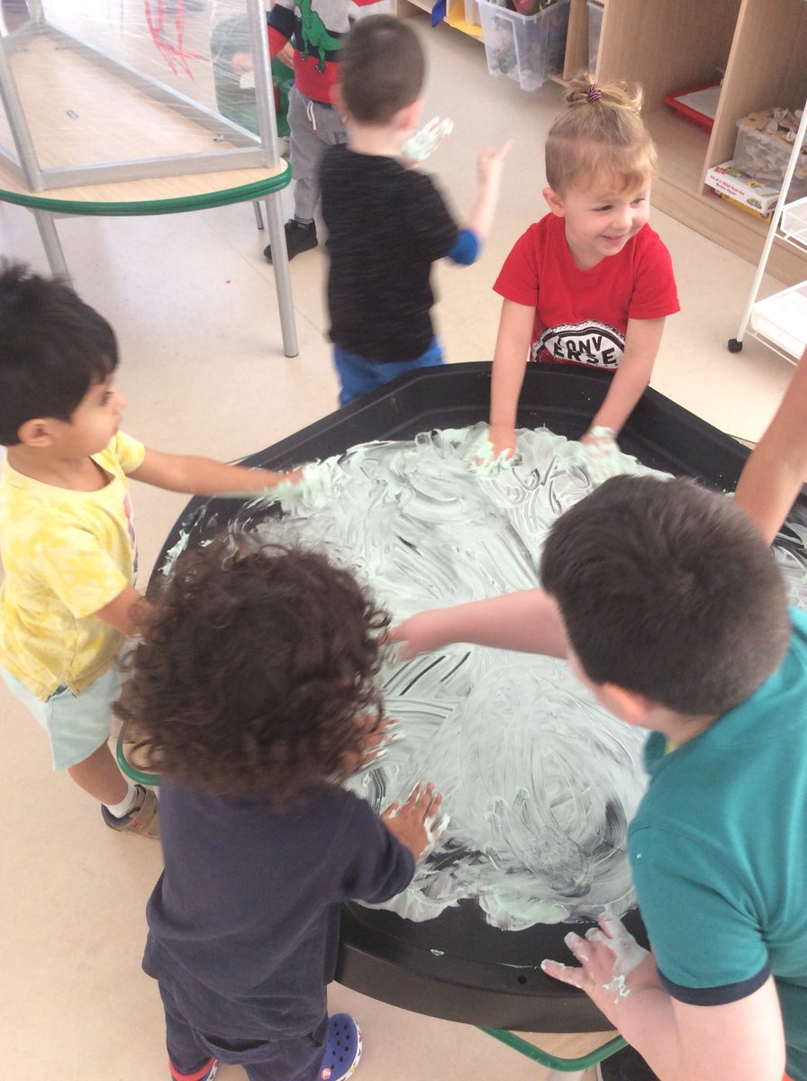 VHPS_FS1's tweet photo. FS1 Green have absolutely loved art day today! We have started our paintings inspired by Andy Warhol, we created paintings in the style of Jackson Pollock and we got messy in shaving foam and paint. Such a fun day #artday #messyplayisthebestplay #vhps https://t.co/DTIjUeum4G