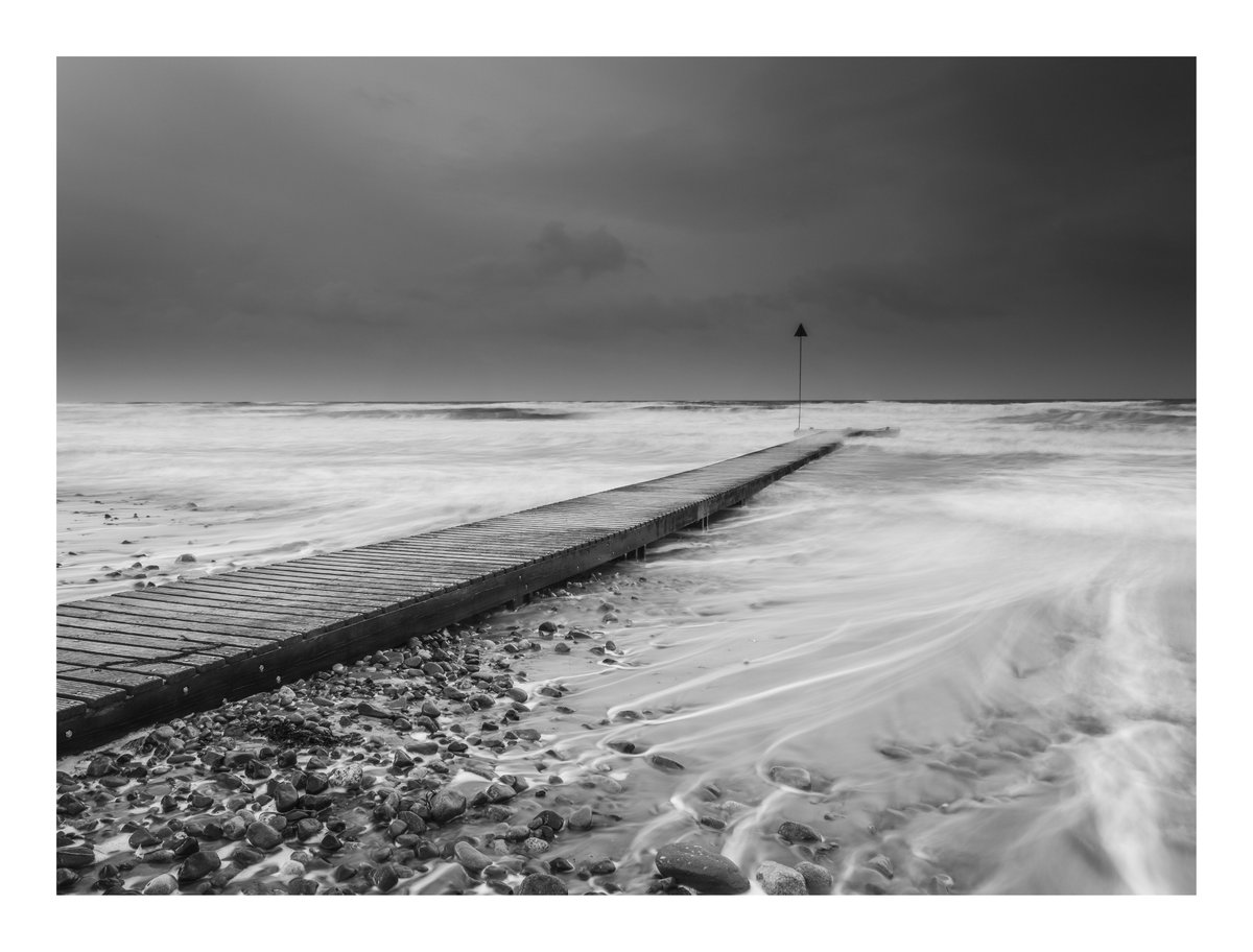 marksmcneill's tweet photo. @3LeggedThing  @FormattHitech @NikonatGrays @UKNikon @NikonProEurope @thecumbriaguide @StormHour @ThePhotoHour 

seascale jetty at the storms arrive #StormHour #nikonphotography #Nikon #3ltpro https://t.co/o6J3zrBgwU