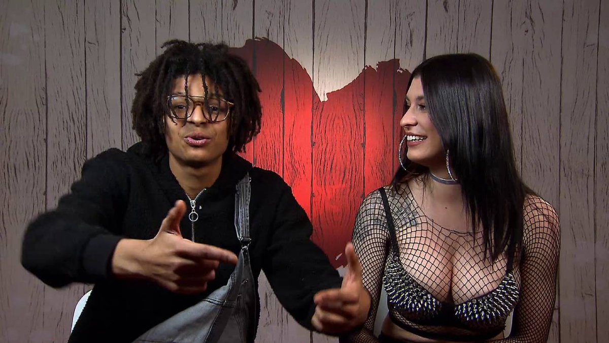 MedInfinityES's tweet photo. Una cita muy 'trapera' entre Yofre y Rochu, dos amantes de la música ❤️🎵 ¡Flechazo asegurado! Ya puedes ver #FirstDates846 a la carta:
https://t.co/y312yWP0Bu https://t.co/QxXPrAEaPW