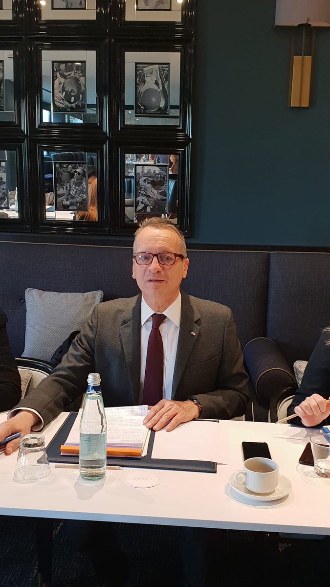 EvoCommunale's tweet photo. "La sécurité de la carte d'identité sera renforcée à horizon 2021. Il en est de même pour la carte de résident. Cela fait partie du projet de transition numérique monégasque." #EvolutionCommunale #Monaco https://t.co/B98cWXjVF5