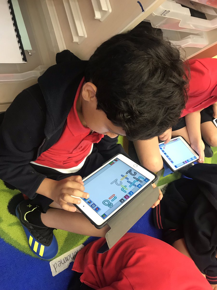 mira_hrh's tweet photo. Creating our own word problems using draw and tell app. #numeracy #innovation #ipadsforeducation #DAABestYearEver https://t.co/Al7WLKRUkj
