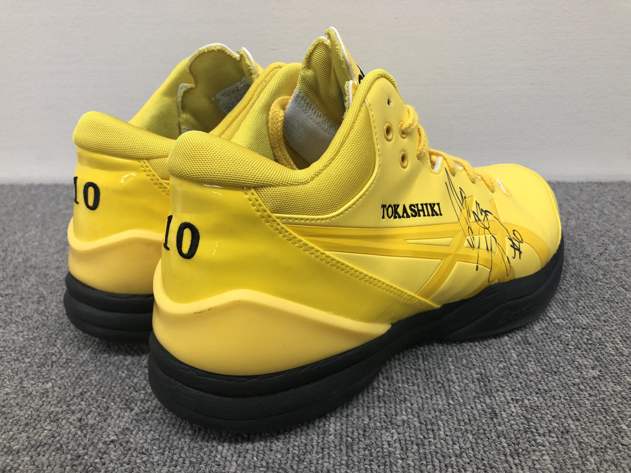 Wリーグ アイシン ウィングス（JX時代）渡嘉敷来夢サイン入りシューズ 写真付き Wリーグ アイシン ウィングス（JX時代）渡嘉敷来夢サイン入りシューズ