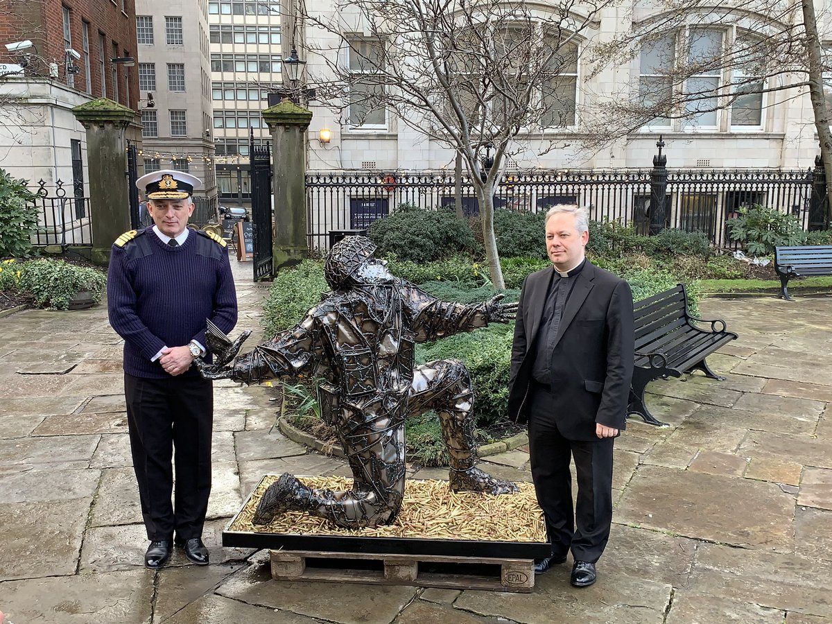 LiverpoolParish's tweet photo. The First Sea Lord and @crispin_pailing alongside #SoldierofSacrifice @TheDDayStory in the garden https://t.co/VoTtqLWgsk