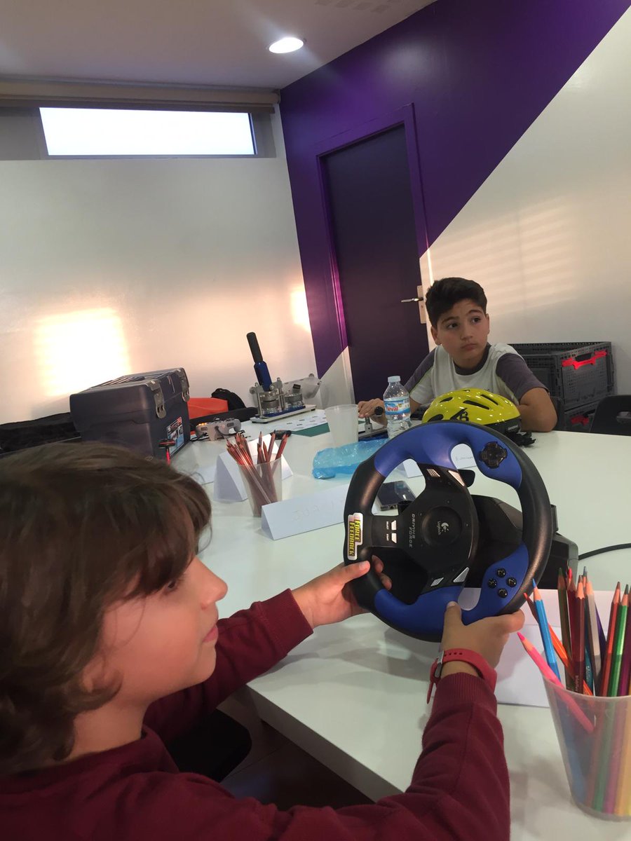 CeeiMurcia's tweet photo. ¡Ayer echó a rodar nuestra #MakersSchool! 🛠️🔩
Primera clase y los #micromakers ya están investigando y practicando (mientras se divierten) en la escuela tecnológica de CEEIM diseñada para los más pequeños. 😍😍 https://t.co/A3fz35BjcJ