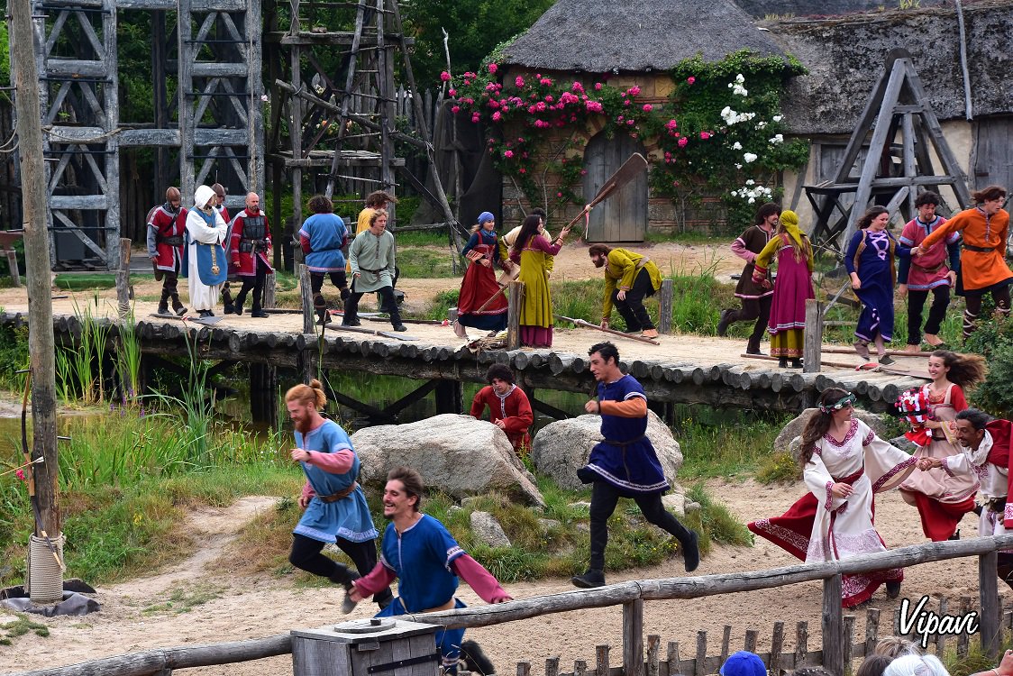 "En Puy du Fou la Historia no se cuenta, ¡se vive!" 🤩 gracias <a href="/Vipavi_/">Vipavi</a> por vuestra visita y vuestras palabras 😎 ➡️ bit.ly/2ENxKw7 #puydufou #Historia #Francia