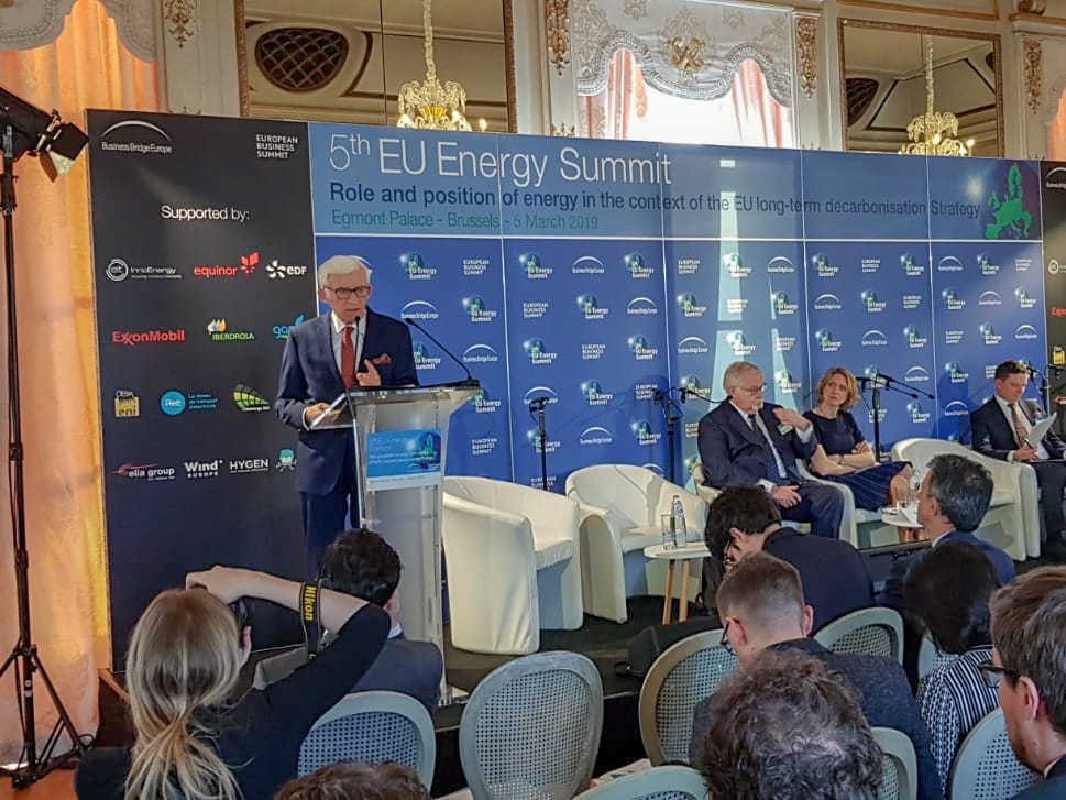 JerzyBuzek's tweet photo. #EUEnergy2019: being ambitious in climate and energy helps achieve great things. But we must also be realists. Next generations will judge our work in 2050 based on what we really delivered. Our key principles: innovation first, predictable legislation &amp; social acceptance. https://t.co/iNmuhLR774