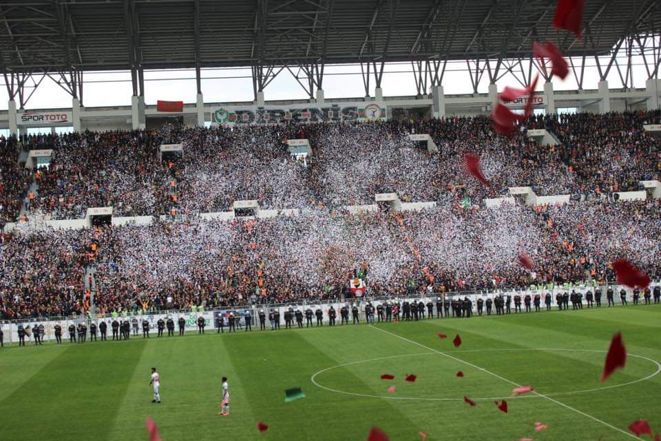 AmedsporSK's tweet photo. AMEDSPOR İLE TOPYEKÜN MÜCADELE ||

Galatasaraylısı, Fenerlisi, Bursalısı, Kocaelisi, Sakaryalısı, Kayserilisi... faşist, kafatasçı zihniyetin birlik olduğu, kanlı bıçaklı taraftarların can ciğer olduğu bugünlerde bir kez daha AMEDSPOR’lu olmaktan gurur duyuyoruz. https://t.co/3sBxnJIAlp