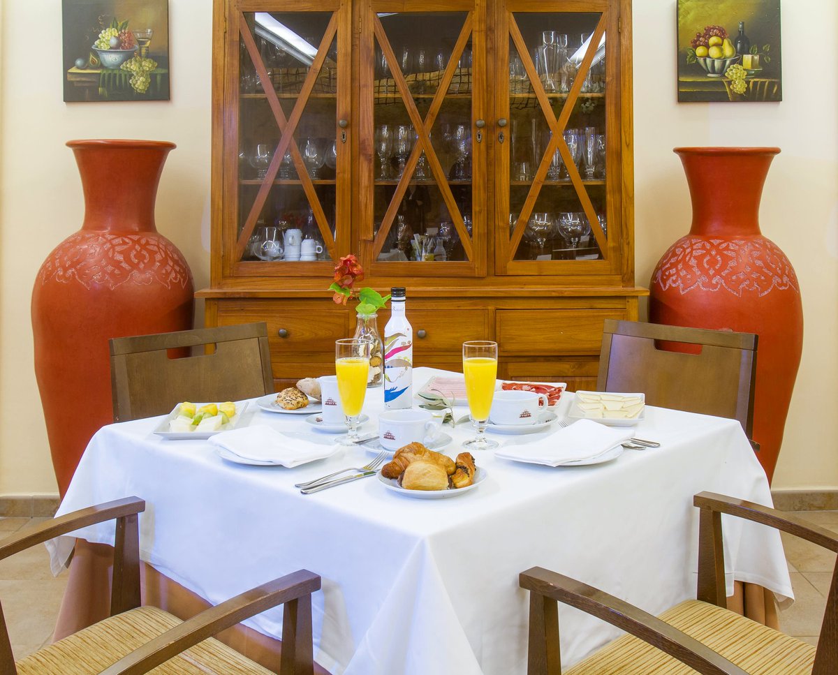 hoteltossal's tweet photo. ¿Desayunamos? 😋☕🍞🥐🧀🥝
#breakfast #desayuno #hotel #hotelconencanto #hoteltossal #hoteltossalaltea #Altea #visitaltea #instahotel #food #picoftheday #hotelesconencanto #breakfasttime #desdejuni https://t.co/IOeMDI3OVF