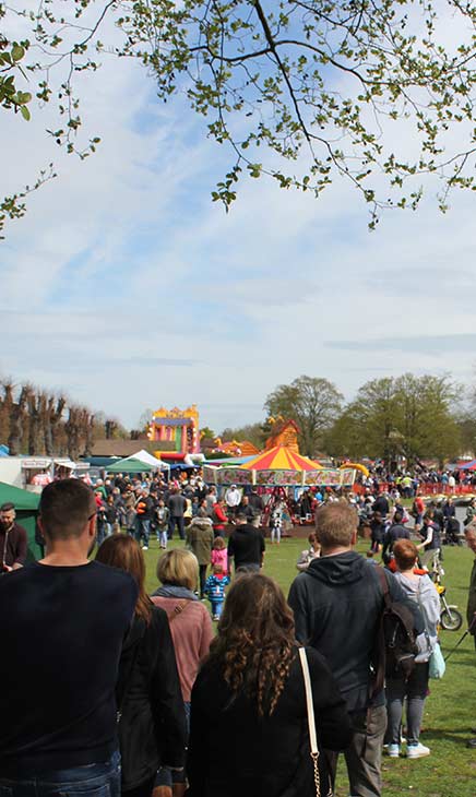 VisitNewbury's tweet photo. Have you registered for this years #CraftyCraft? Fear naut there is still plenty of time. Head to https://t.co/gSrXG3Kru0 and fill in the dock. #Newbury https://t.co/YHPL7HsyAA