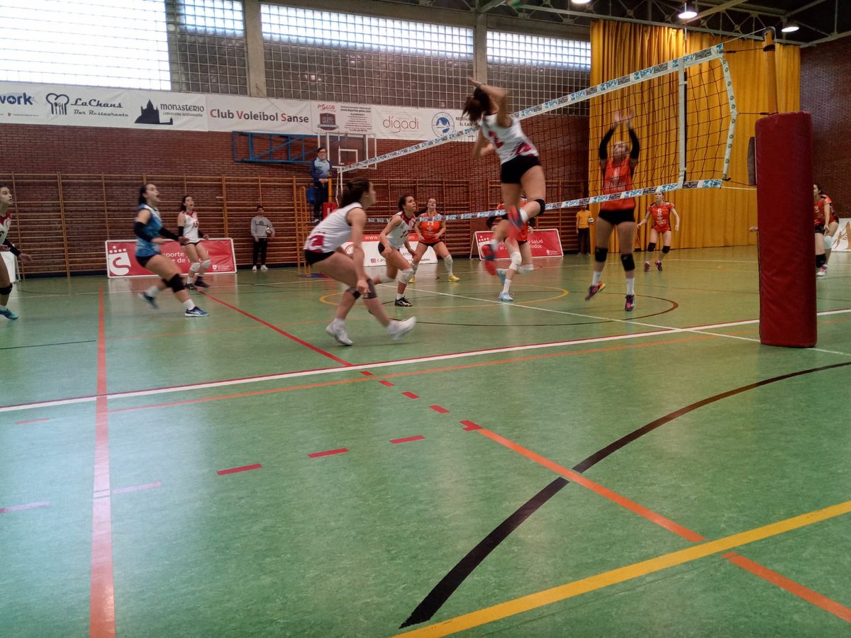 voleysanse's tweet photo. 👏🏻Suma y sigue ➕🏐
Nuestro senior nacional obtuvo una victoria trascendental ante @CVTeruel por 3 - 0 (25-21/25-20/25-13) Seguimos peleando hasta el final por ser mejores cada día 👏🏻😍
#CVSomos🔴⚪️
#CVSentimientoDePertenencia
#CVSansers #CVSacrificio #CVStaff #CVSupporters https://t.co/DJlBx1CpDi