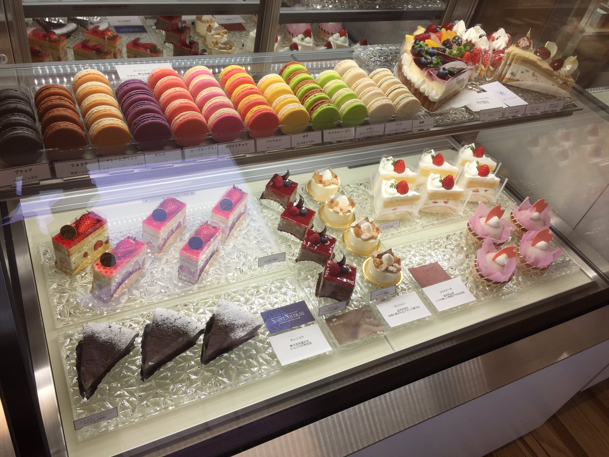 Twitter 上的 シン 金沢市笠市町 Je Prends Ca ジュプランサ 2 23 プレオープン中の洋菓子とショコラのセレクトショップ ムッシュー ジー 富山市 のマカロンや 石川県内のケーキ屋数店舗の洋菓子が並ぶ マカロンは感動的な美味しさ 3 21のグランドオープン