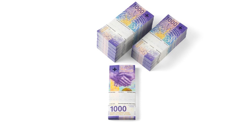 UBSschweiz's tweet photo. Am 13. März kommt die neue 1'000er-Note
Kaum jemand verwendet die grosse Note im Alltag - und doch macht sie wertmässig über 60 Prozent der Schweizer Banknoten aus. Denn: Viele Menschen horten sie zuhause oder im Banktresor als Wertaufbewahrung. https://t.co/XCoXFgIXGz https://t.co/hecZ0tydjW