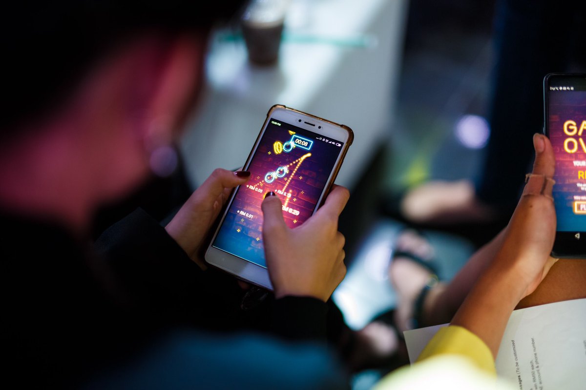 MyMaybank's tweet photo. Our guests played the in app game, MAE-Hem. Winners walked away with really cool prizes!

#ItsGottaBeMAE #MyMaybank https://t.co/0bvVjTvRSD