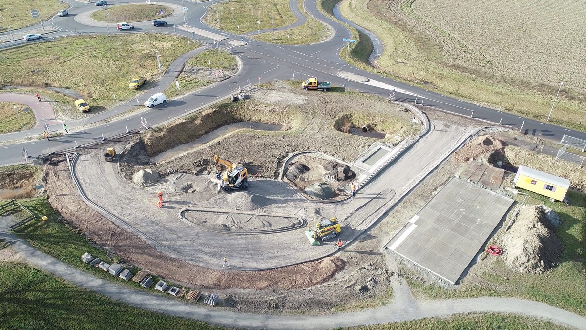 In opdracht van de provincie Zeeland heeft H4A de afgelopen maanden hard gewerkt aan de realisatie van een gloednieuw busstation aan de Vestingweg in IJzendijke.

Een mooi project met een uniek eindresultaat!

#MaakhetbijH4A #IJzendijke #Busstation