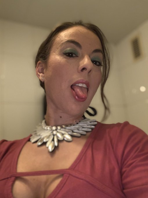 ❤️ Buenos d&iacute;as feliz martes ❤️ https://t.co/ldYSbBqspv<a href="/tag/nuevafotodeperfil"class="tags"><span>#nuevafotodeperfil</span></a>