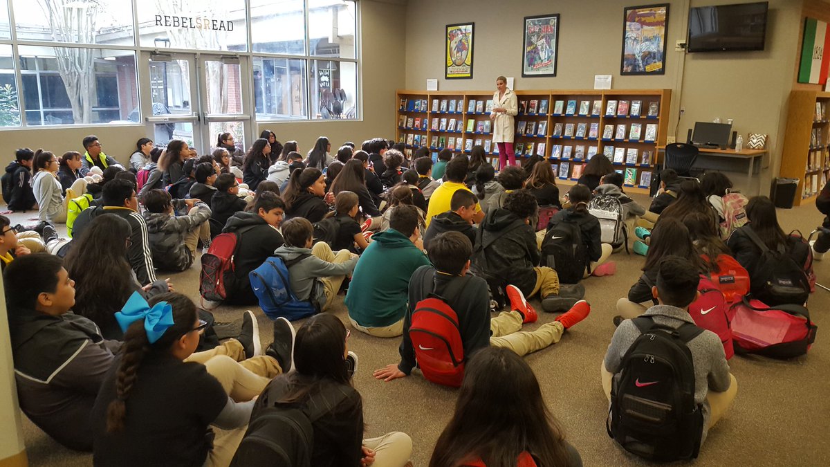 cgmorenoNISD's tweet image. Ross AVID students listening to April Ancira share her family story. Thank you @AprilAncira! #PowerfulLessons @NISDRoss @NISD_AVID