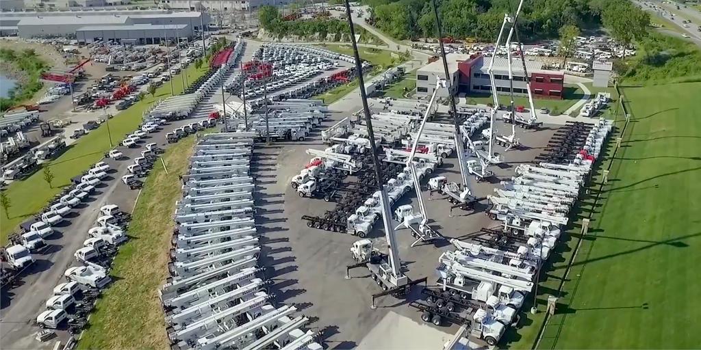 HiVacCorp's tweet image. There isn’t another company like @CTOneSource when it comes to inventory, service or 24/7 support.  The Hi-Vac team enjoyed working with these great people last week. Thanks to Fred Ross, Andy Zaborny and Paul Brouwers.  #HiVacCorp #1Source