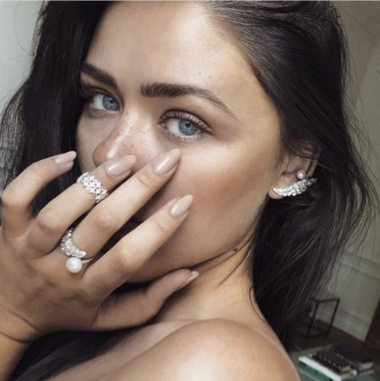 RUECINQINC's tweet photo. RP: @kristinabazan
Obsessed with this look form the swiss beauty queen Kristina Bazan . Love the nails, the non existing makeup and of course the freckles. 

#myskinmyrules #myskinmatch #skinmatch #declarationbeaute 
 #beauty #instastyle #look #lookbook #lookoftheday #mylooktoday https://t.co/8T3CbGYfqS
