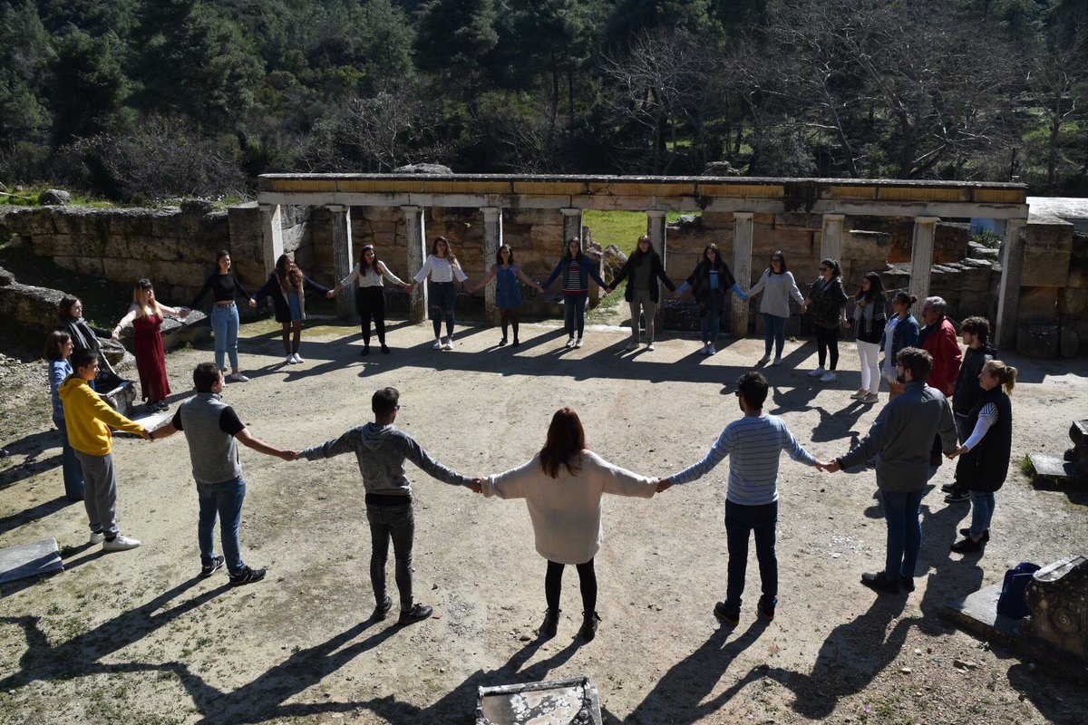 El grupo de Andrómaca de SELENE vuelve hoy a casa después de pasar cinco días en Grecia. Después de cuatro temporadas Andrómaca ha dicho adiós donde nació, en Grecia, dándole voz desde el teatro más grande al más pequeño. Gracias por hacer esto posible, por sentir, por ser.