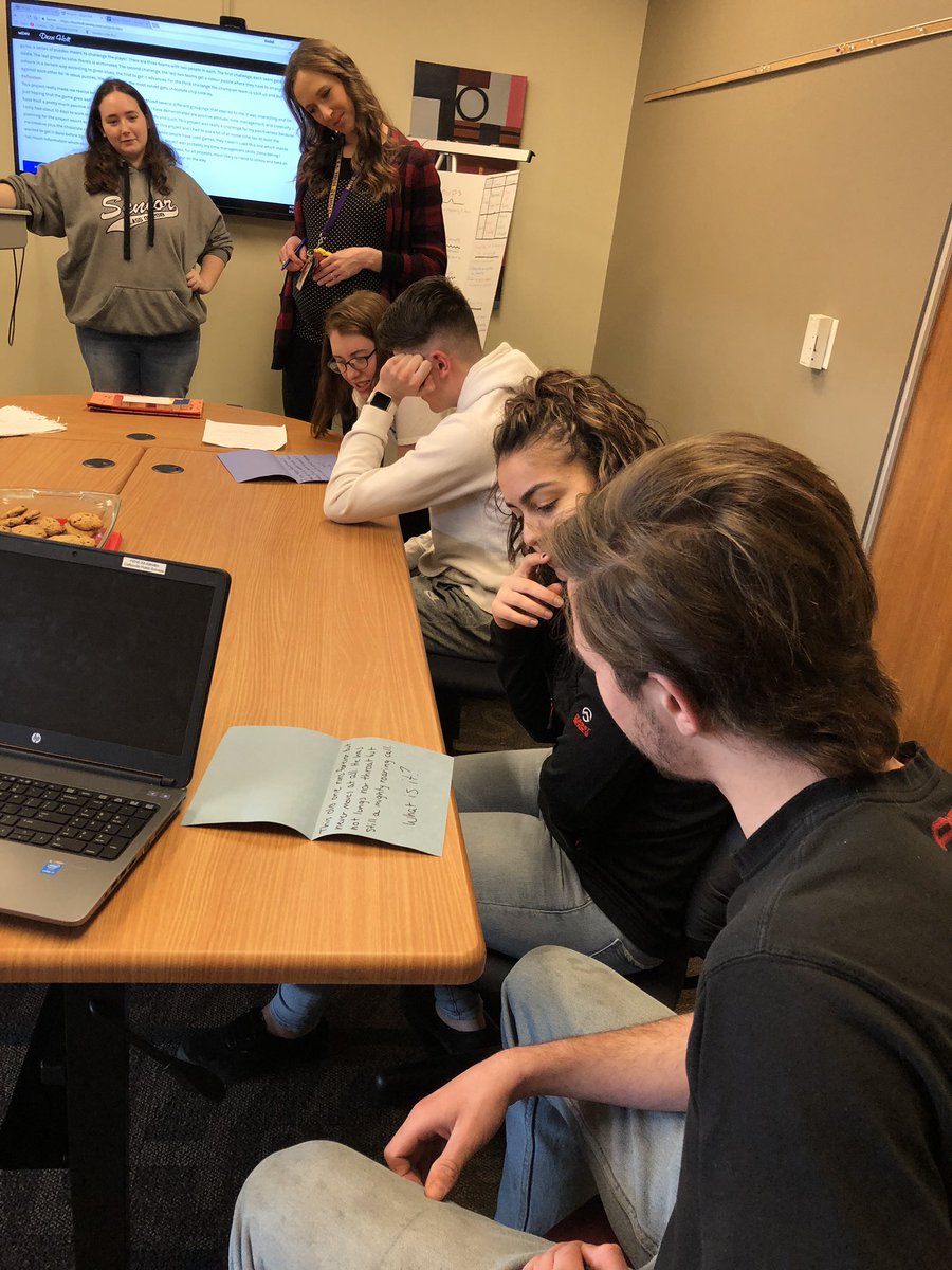 fkta_pbl's tweet photo. Presentation on social groups; taught the concepts then applied with group experiments! How do you get fellow students to help? 🍪🍪😉 https://t.co/KEcto6iEf6