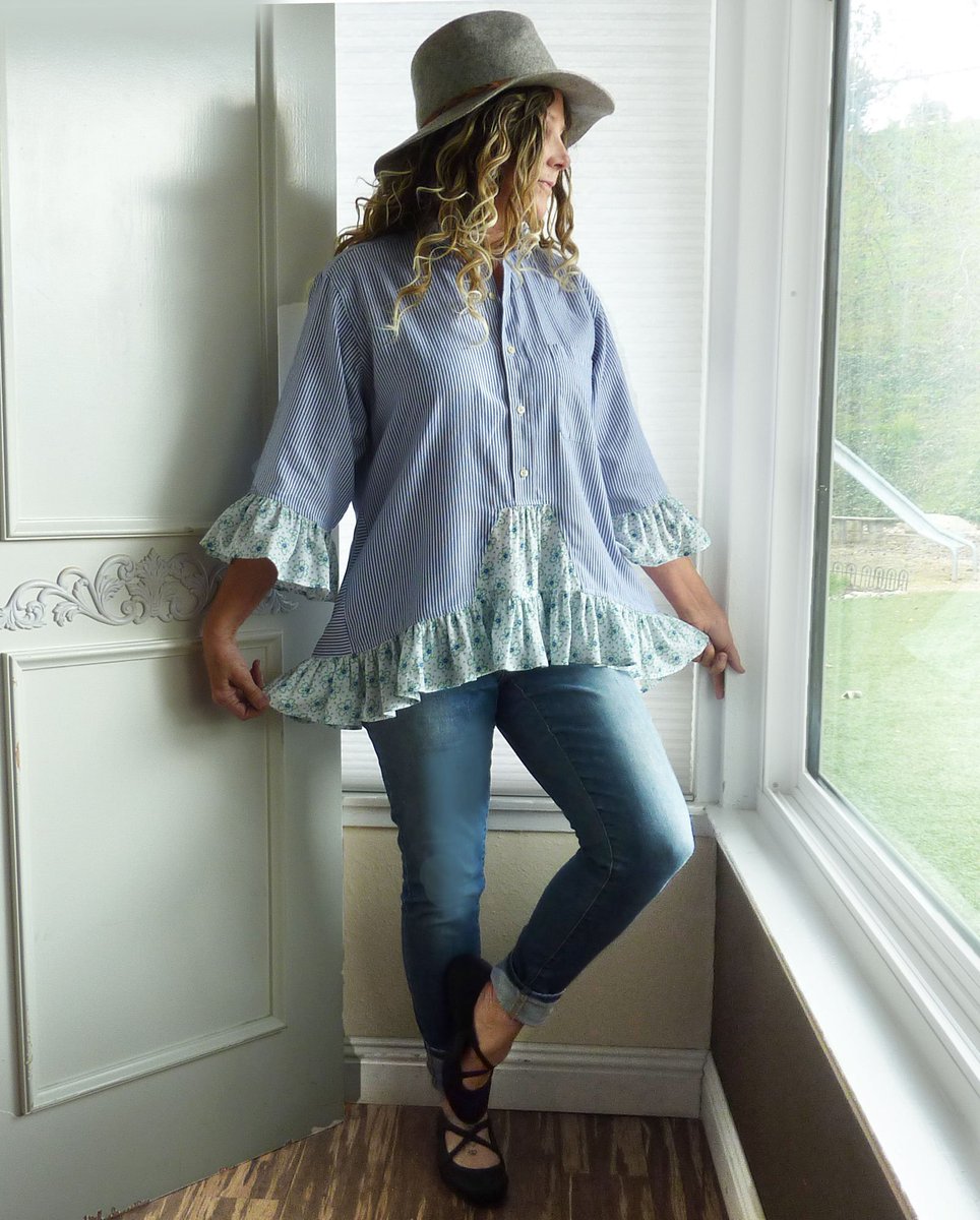 glasspotential's tweet photo. Adorable blue and white stripe shirt with ruffle from vintage fabric: https://t.co/LHiENE15PI #highlowtop #alteredcouture #boyfriendshirt #etsyshop #striped #tunictop #bohochic #countrychic #upcycled #upcycledclothing #romantictop #recycled #vintagefabric #mixedprint #etsyseller https://t.co/wOdCCMoerG