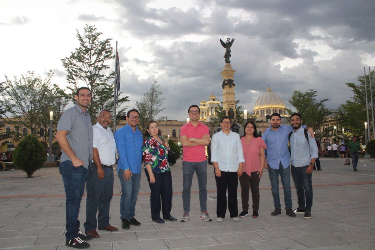 EdwinRSV's tweet photo. Hace un par de días, con una delegación de diferentes áreas @el_BID, visitamos a Manlio Argueta, para evaluar posible proyectos que se pueden realizar en la @BINAES_FG y en el #CentroHistórico, que se pueden gestionar desde el Gobierno Local, o Central.
El futuro es prometedor. https://t.co/Ws41lmUlPS