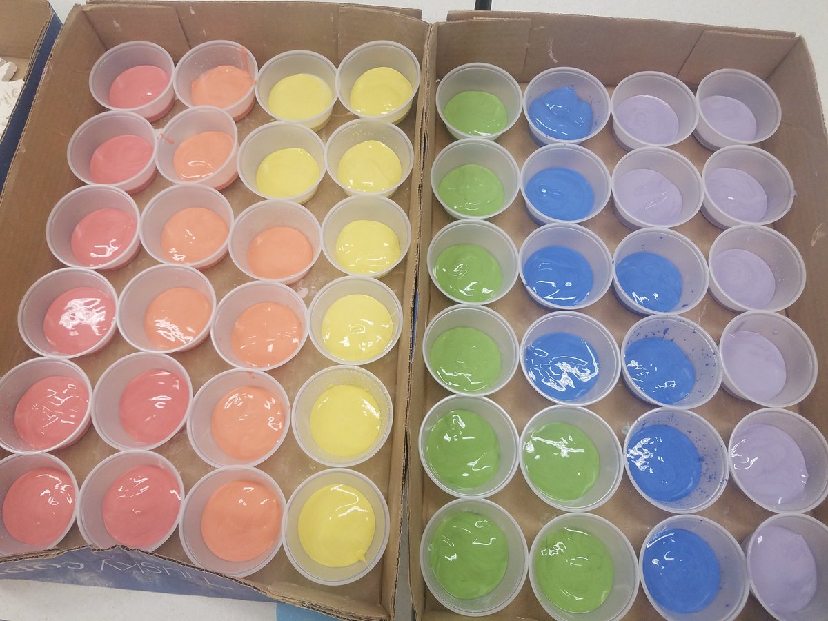 SMarionArtEd's tweet photo. Ready to glaze! #tolbertcreates #Tolbert19 #TolbertCares https://t.co/Swpt4D6vbS