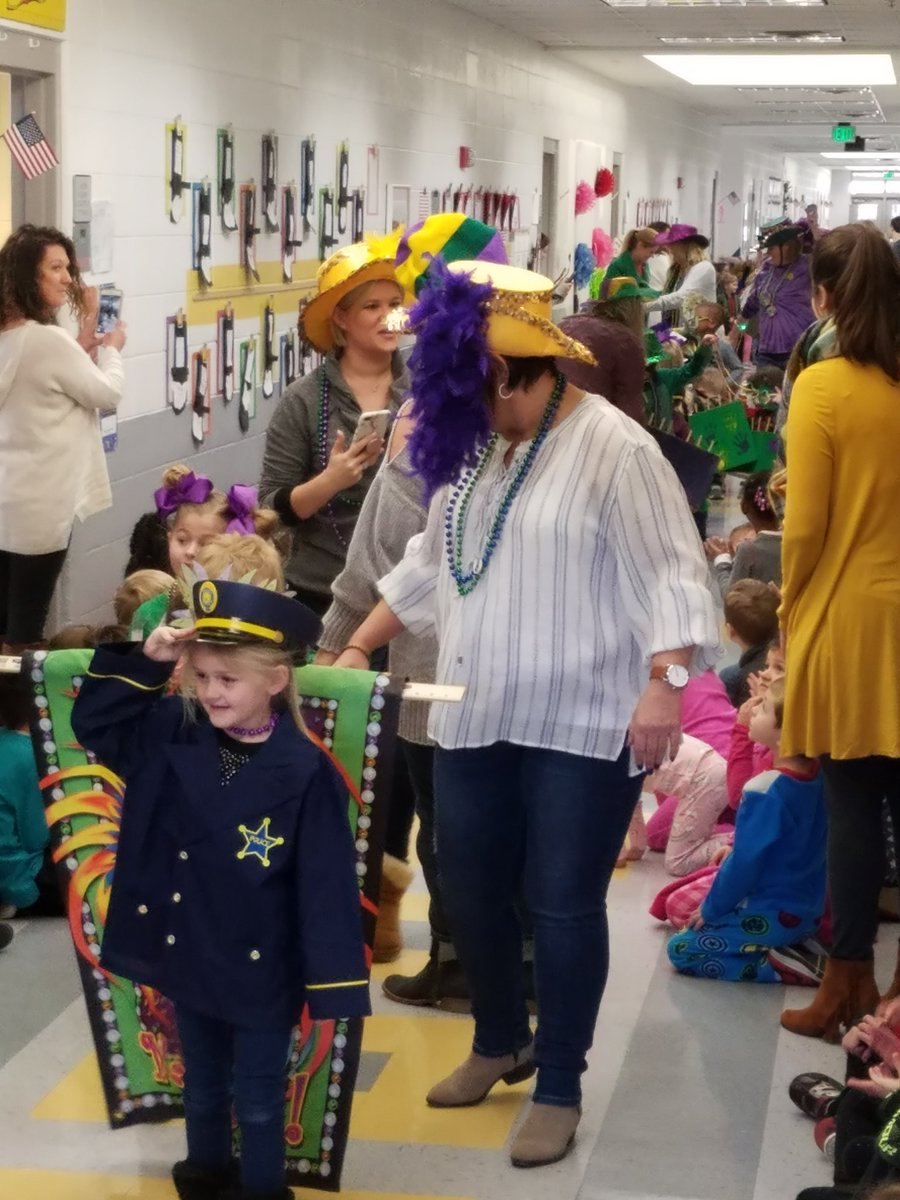 ramerchecksout's tweet photo. Mardi Gras at Paine Elementary... ❤ #painelearns #trussvillelearns https://t.co/8ewZO5oxAJ
