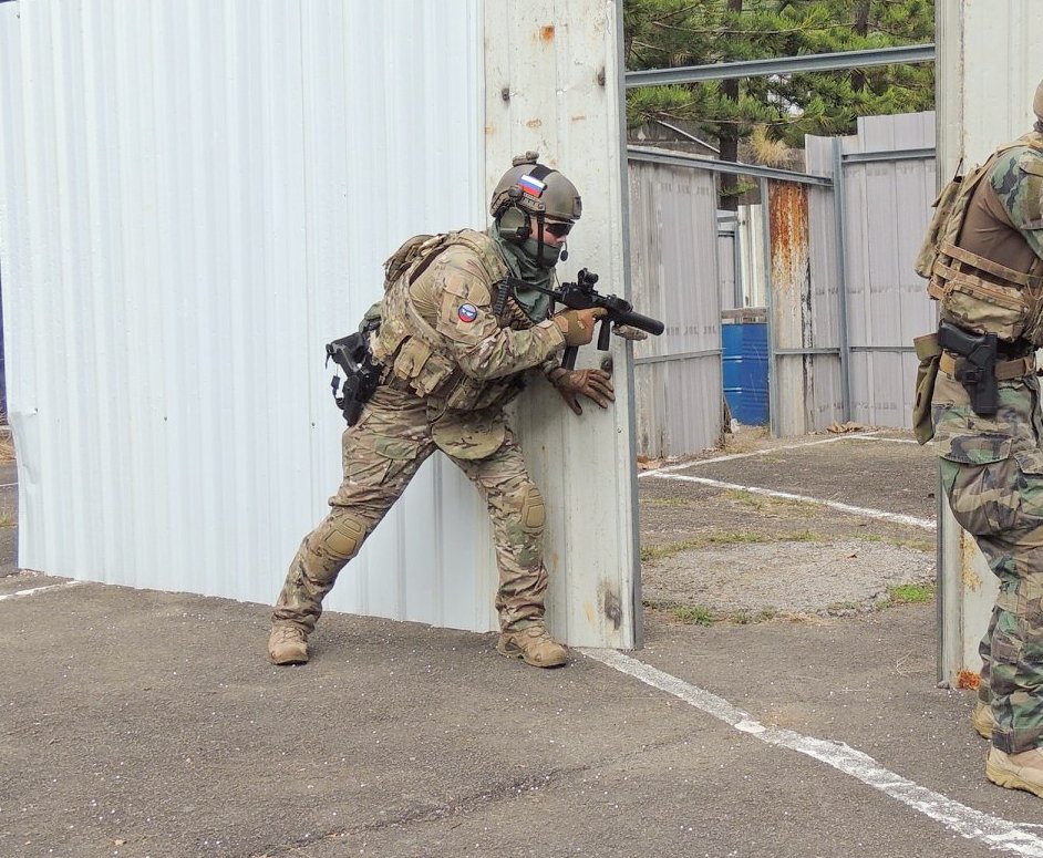 SpetznazX's tweet photo. This weekend. #TsSN #FSB #Warriorassaultsystem #Airsoft #outdoorresearch #Lowa #KSC https://t.co/1JjwNoa1PS