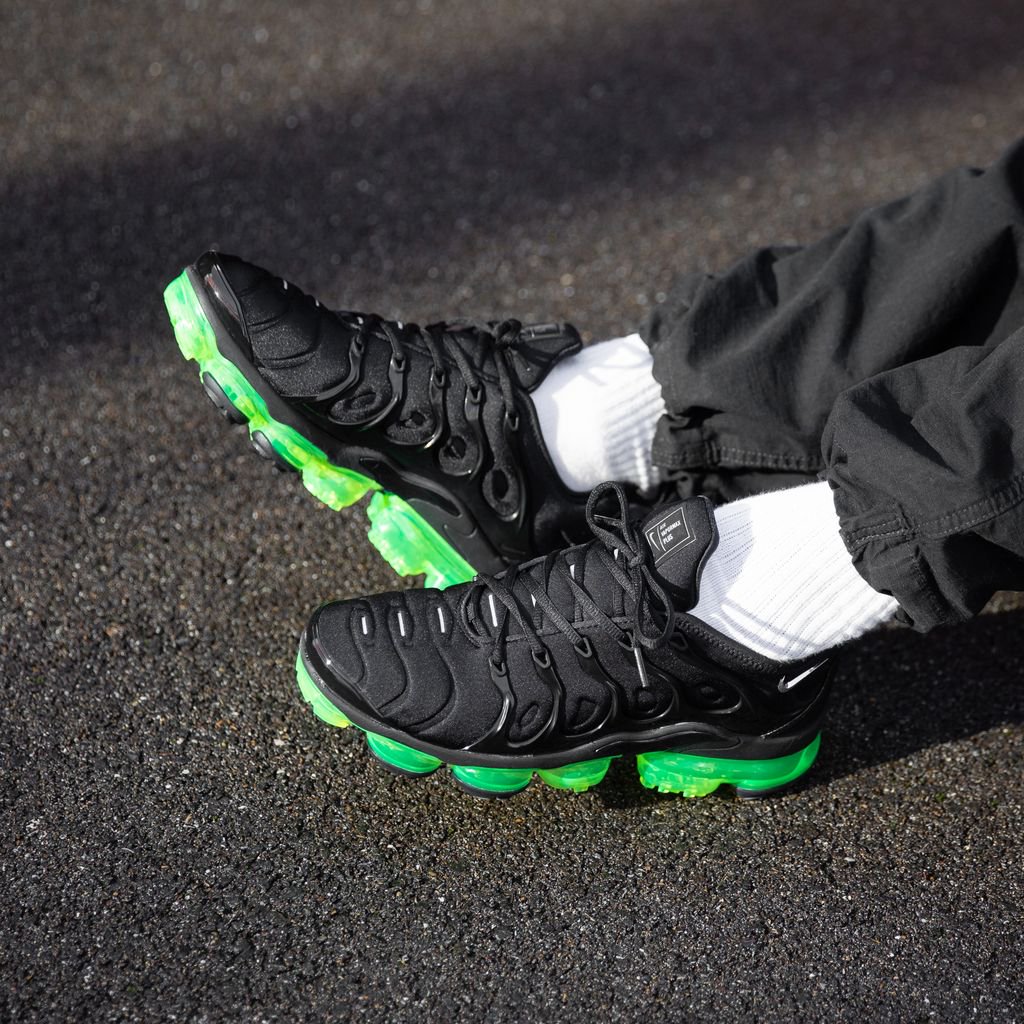 vapormax plus black reflect silver volt