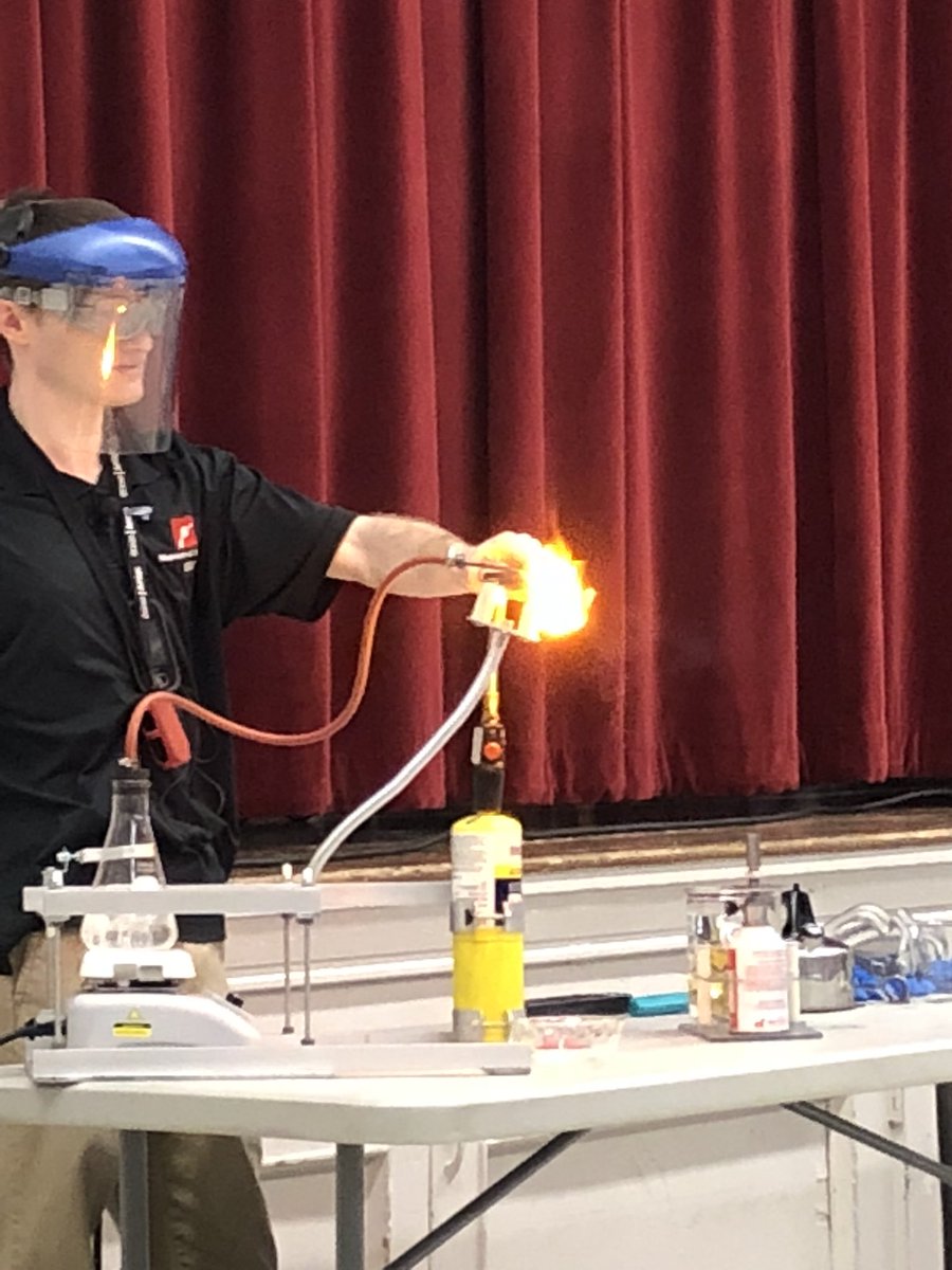 MrsSteinberg4's tweet photo. Thank you, @museumofscience for proving that you CAN light paper on fire with water! @ExeterLSS https://t.co/f0LrmMX2sD