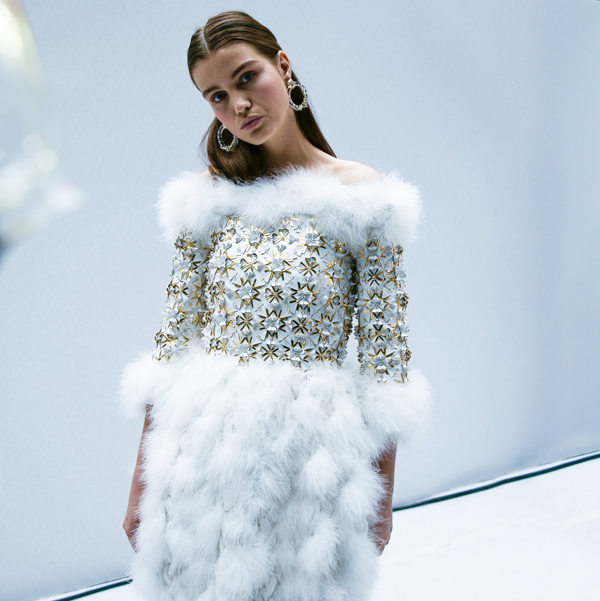 CHANEL on X: Luna Bijl closed the #CHANELFallWinter show wearing a dress  in chiffon and feathers, the bust embroidered with snowflakes in gold  vinyl. #CHANELintheSnow #PFW  / X