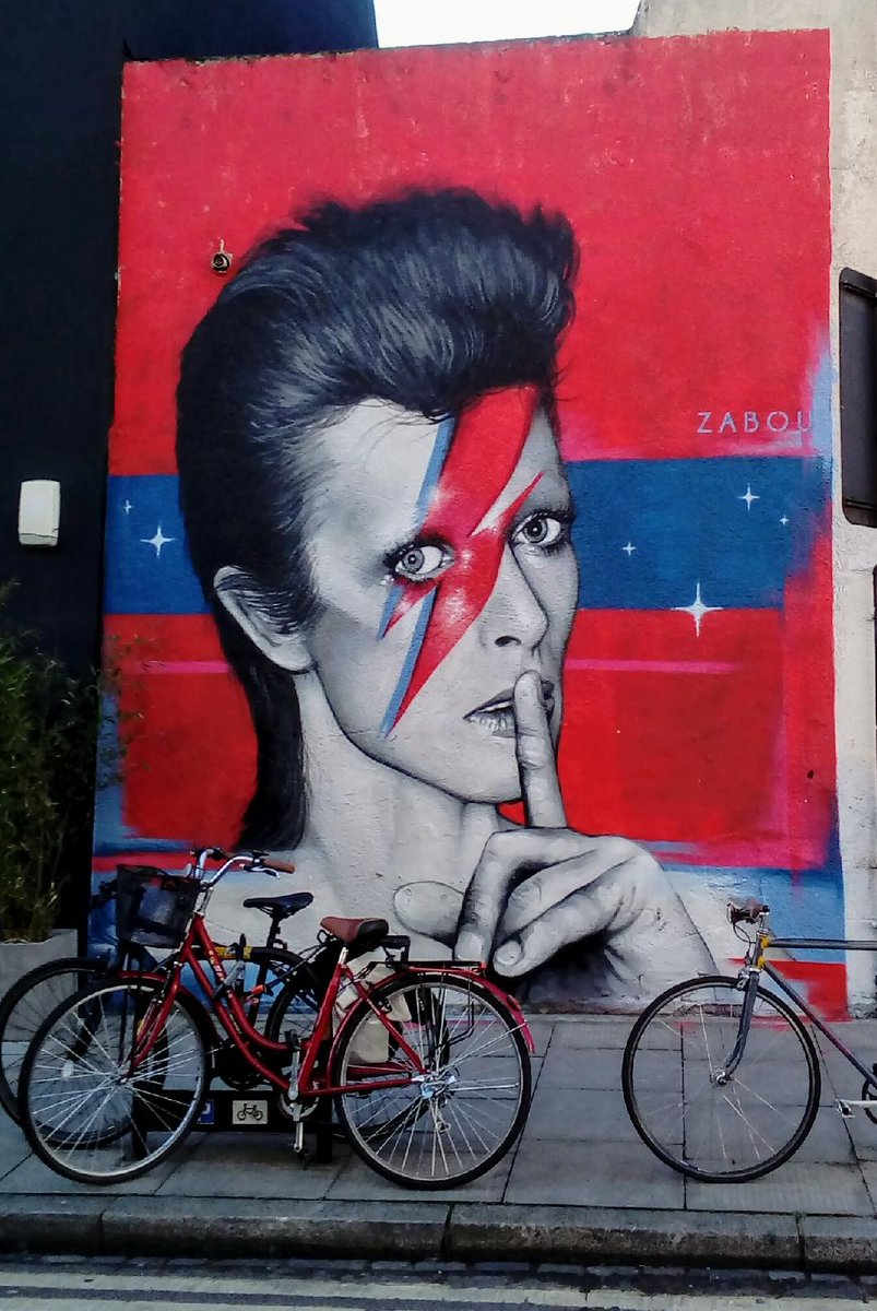 blackcohosh333's tweet photo. Shhh...it's #DavidBowie on Ada Street #Hackney #StreetArt #UrbanArt #StreetArtChat #OnlyInHackney #LondonFields #graffitArt #LondonStreetArt #Bowieforever #Bowie https://t.co/hst3NFrx2m