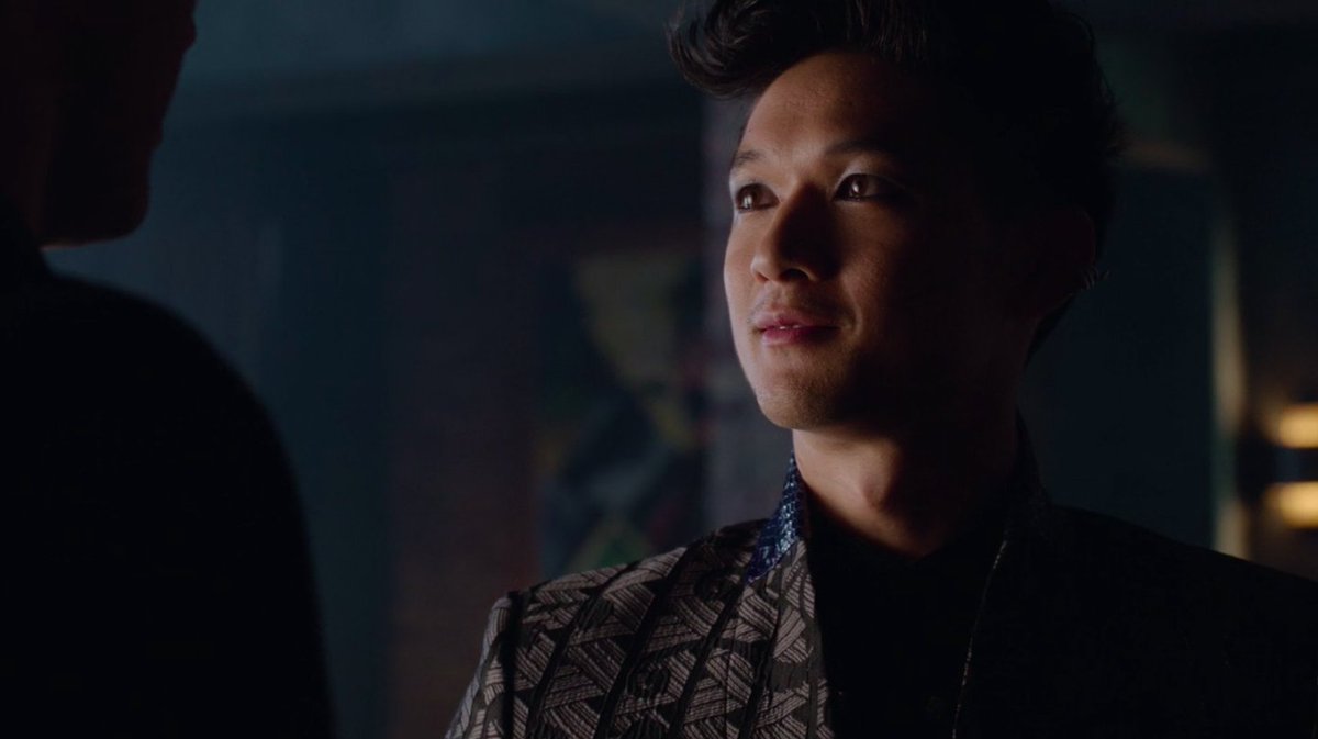 3. Magnus took one look at Alec and his heart unlocked. Alec took one look at Magnus and smiled for the first time on this damn show (and probably the decade) #Shadowhunters