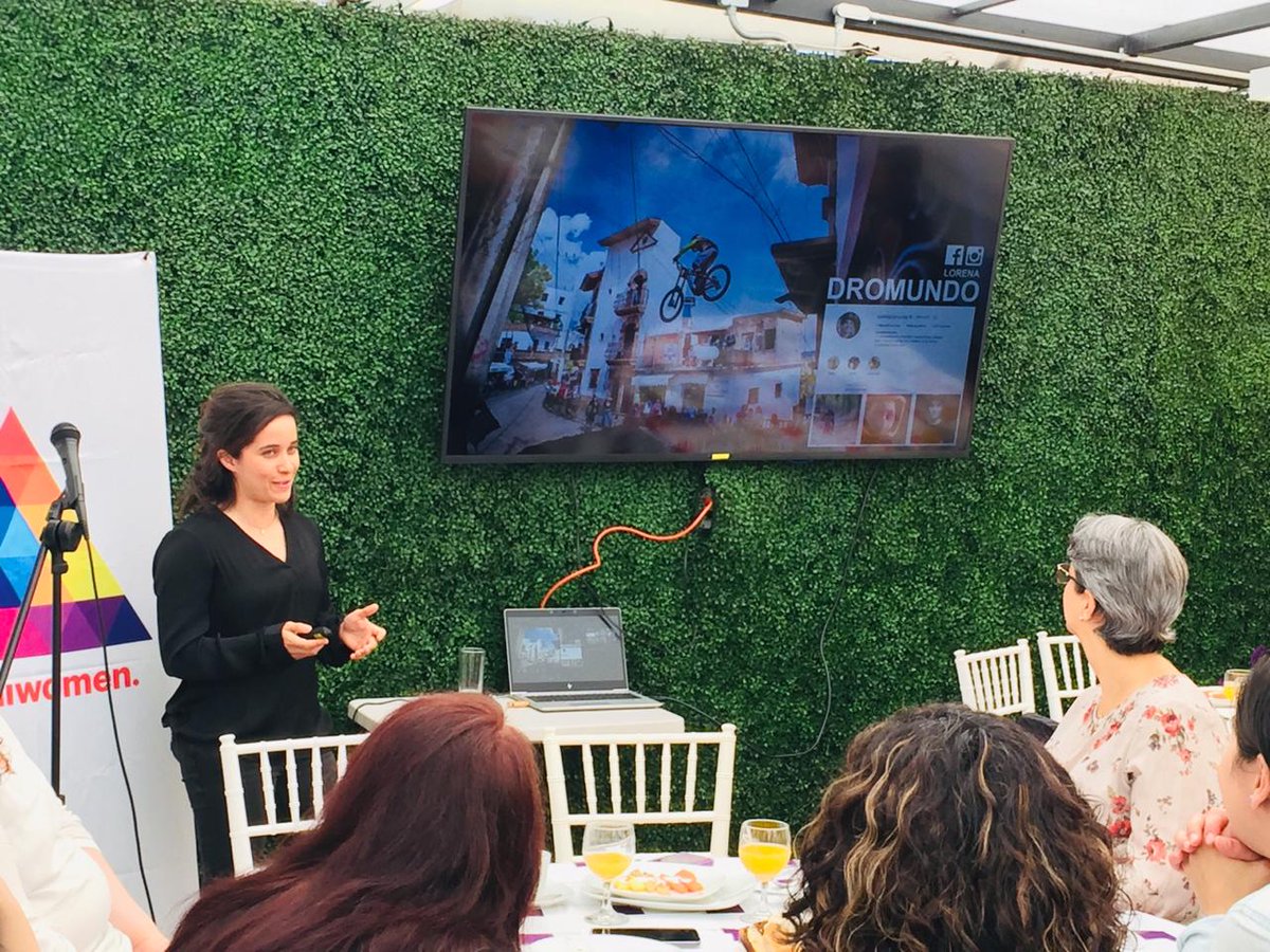 Estamos en la platica de #OmniWomen que imparte <a href="/lorenadromundo/">Lorena Dromundo</a>, campeona de Downhill, donde nos enseña a no frenar y a hacer lo que nos proponemos: vencer el miedo y ser valiente.