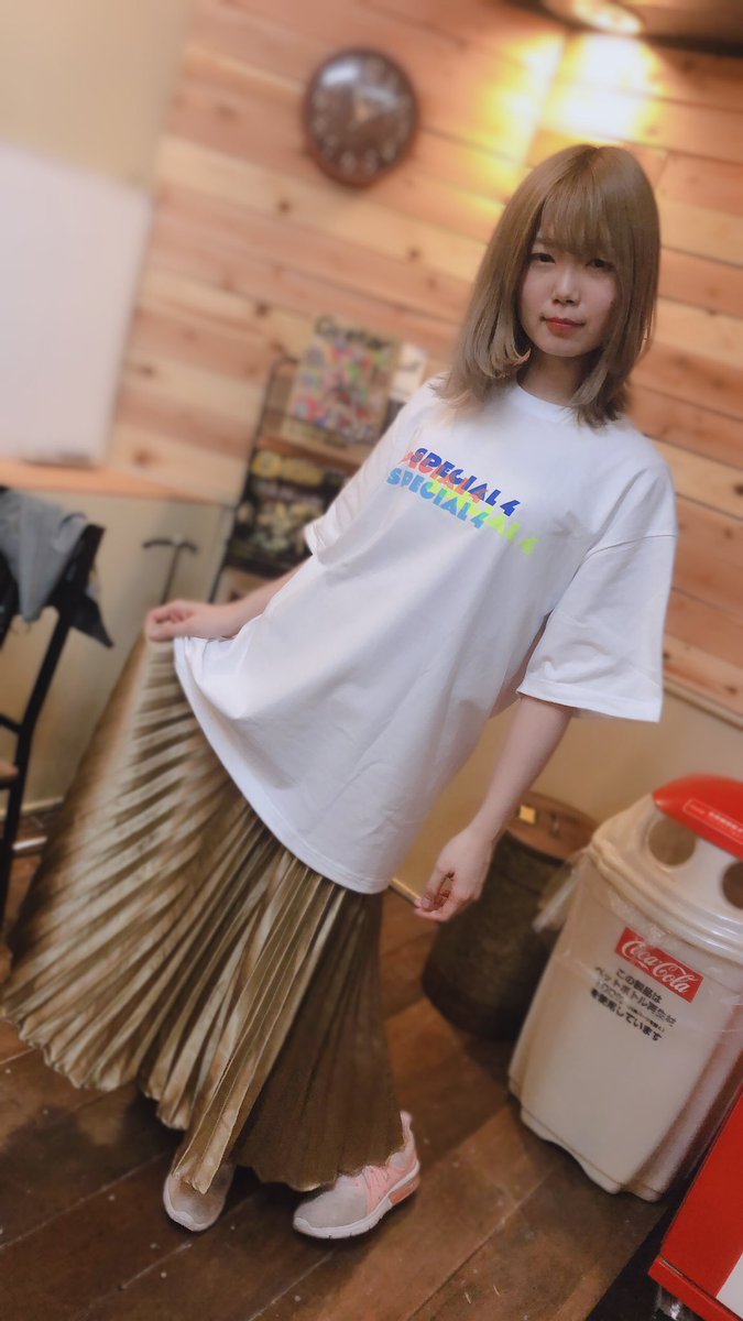 SPECIAL4_'s tweet image. 🎁SPECIAL4 グッズ info🎁

💝手刷り Big Tシャツ ¥2,500

💝ツーショットチェキ ¥1,000
      (開演前・終演後のみ)

💝ランダムチェキ ¥500

🌈3/8(金)秋葉原GOODMANのお披露目ライブにてお買い求めください❣️