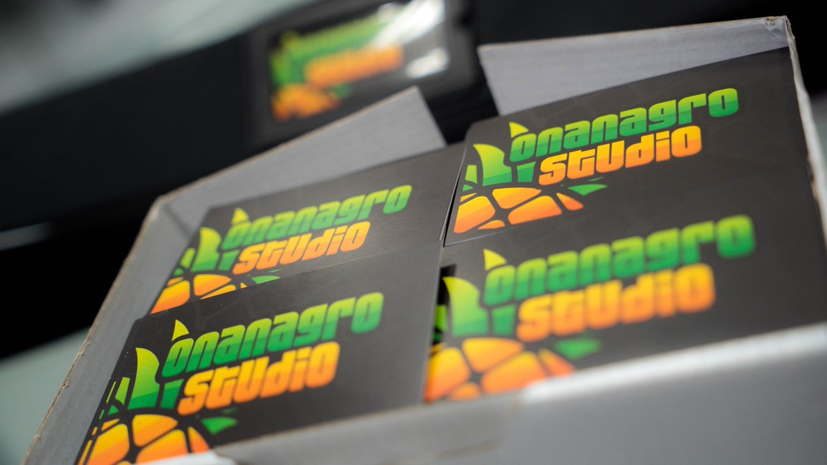 Onanagro is back! ...🍍
A new era begin for the studio: new team members, new projects and new skin! Nice things are in prep, so stay tuned!
(Oh! And look at our sweet new buisness cards!)