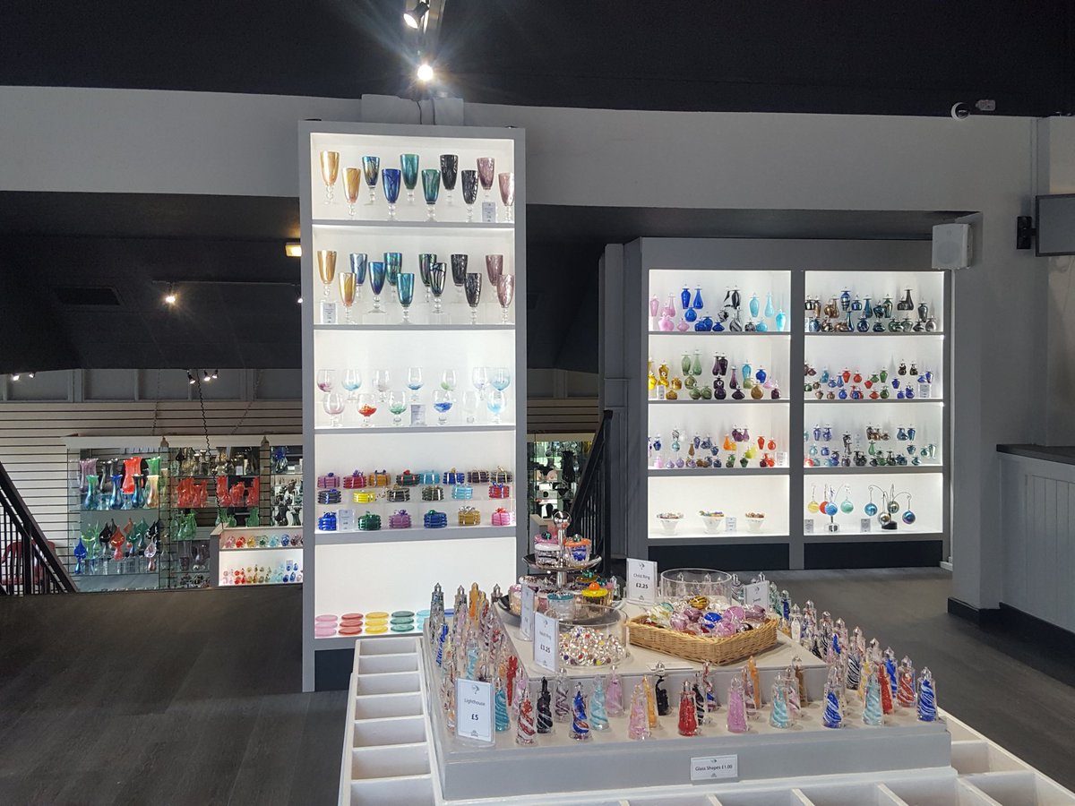 VisitTheNeedles's tweet photo. **NEWS FLASH** we are excited to open our doors to the stunning newly designed and refurbished Alum Bay Glass retail outlet 🎉🎈🎊 A shopping experience not to be missed! #iwnews #isleofwight #pureislandhappiness @VisitIOW #needles #handmade #authentic #glass #visit https://t.co/Ehn6qqesfB
