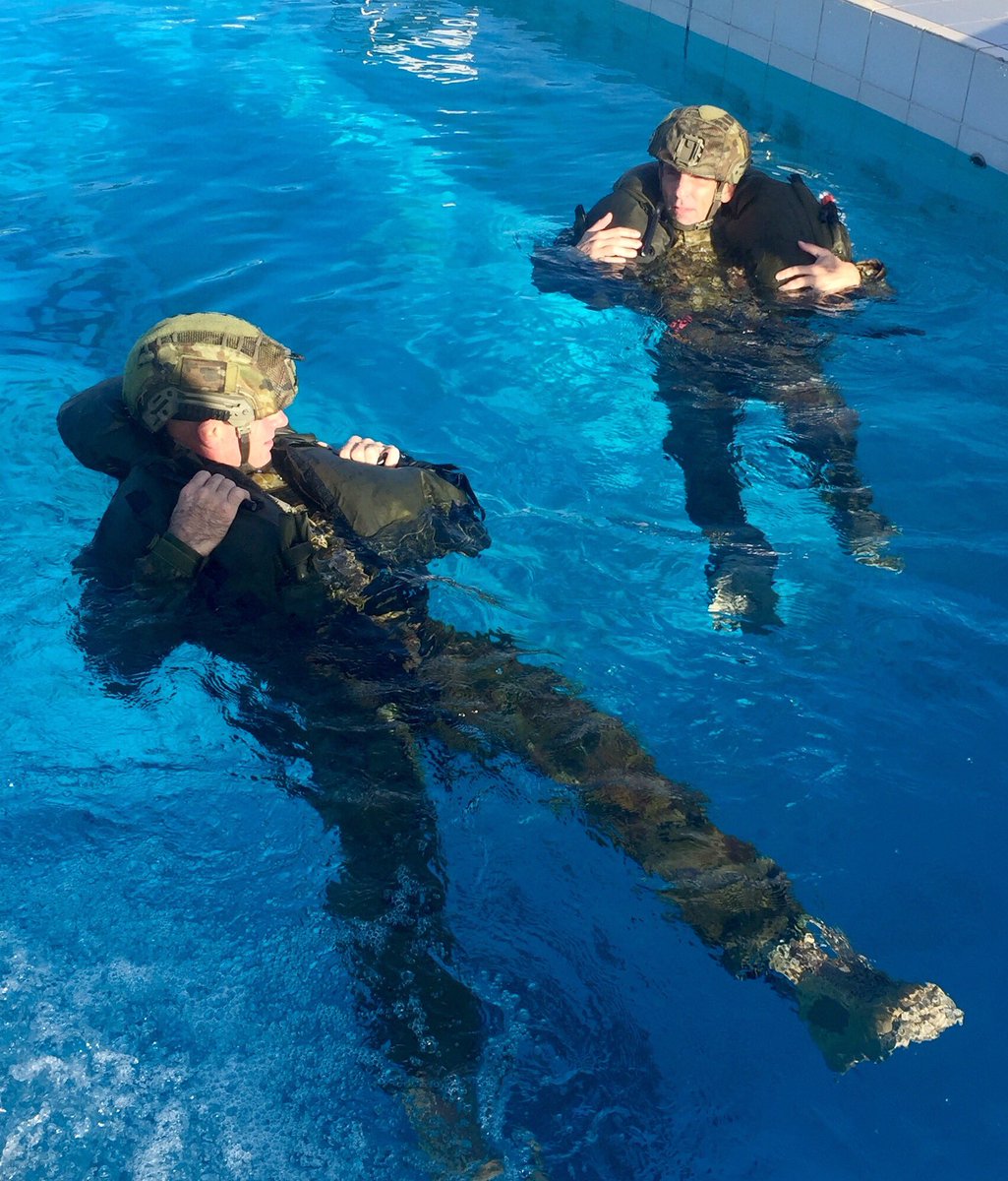 RSM1DIV_DJFHQ's tweet photo. #2RAR and #HQ1Div COMD Teams complete amphibious swim tests before conducting small boat riverine and open water patrol drills. Great day with some fine men and women of the battalion. Thank you for your hospitality #goodsoldiering #2RAR #Aust_Army_CTC #10FSB https://t.co/LJB3nz7s7t