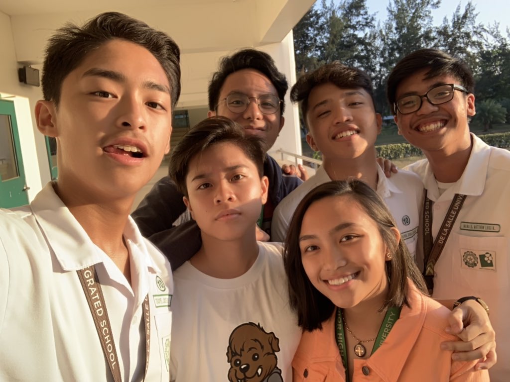 oof_ph's tweet photo. g.hour with oof 🌞🌻 https://t.co/bqXSY4Cmen