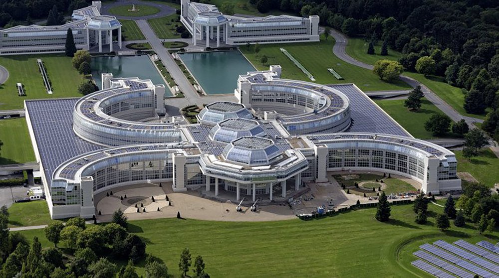 Hommage à l'architecte Kevin Roche décédé le 1er mars dernier à l'âge de 96 ans. Lauréat du prix Pritzker en 1982, il fut notamment le concepteur de notre siège historique #Challenger ▶️ lemoniteur.fr/photo/architec…