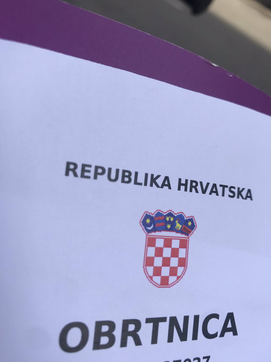 ana_esplanada's tweet photo. Od danas pa nadalje i ubuduce sluzbeno samozaposlena u svom obrtu Banana ๐๐๐๐๐#obrtnica #fcukyeah #flyingsolo https://t.co/HHbKP1NrXd