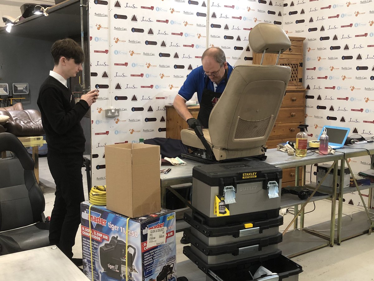 leatherrepairuk's tweet image. Joe is our social media apprentice and Joe is understanding all about leather cleaning and restoration on the four day course today to gets to grips with the leather industry, to serve you our clients better.

@LRC_Apprentice 

#learning #tweettmaster #leatherrepair #apprentice