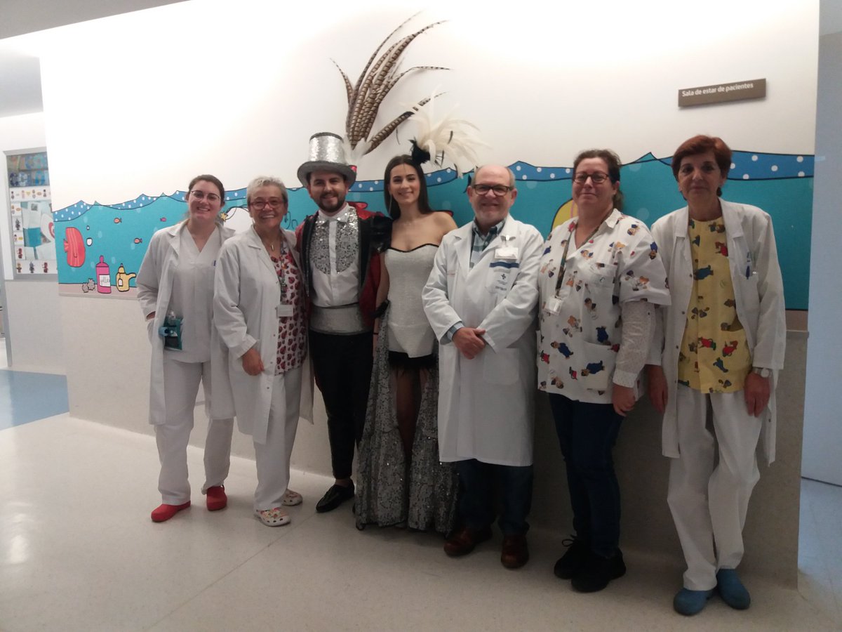 Area2Cartagena's tweet photo. Hoy han visitado el hospital Santa Lucía Don Carnal @chulesgarcia y Doña Cuaresma @HelenaaMendez del Carnaval de Cartagena que se han encontrado con un #monstruodecolores muy especial del @EAEHD_RM https://t.co/oz0MtV9ias