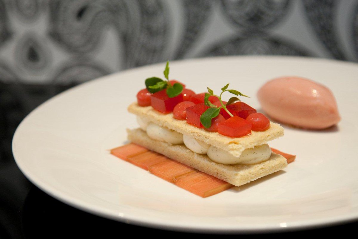 Join us this Sunday for our first Sunday lunch of the year, still tables free. taking bookings till 4pm. Please call 01543252080 to make a booking .stjohnshouse.co.uk/events/sunday-…