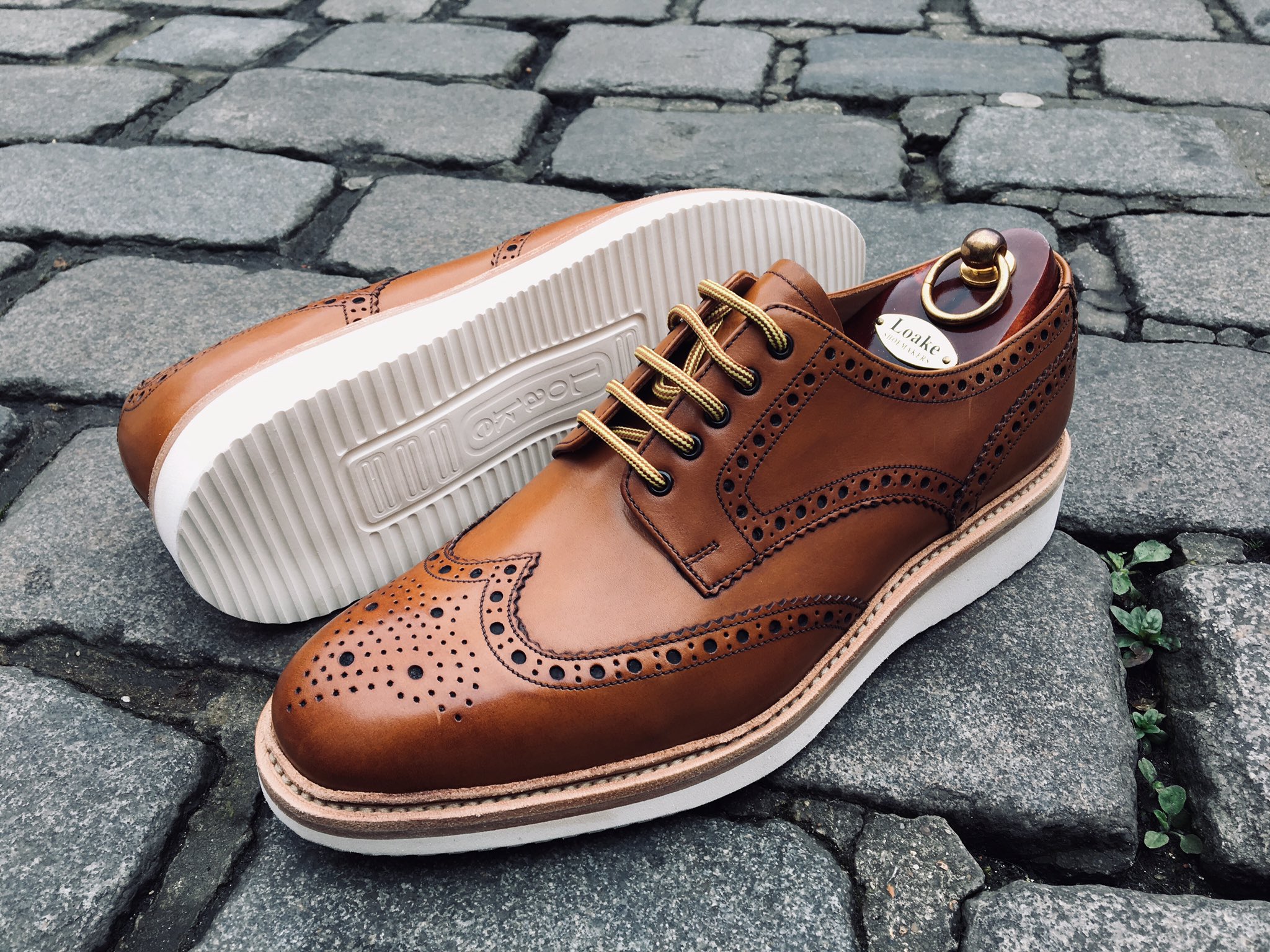 loake cobra tan