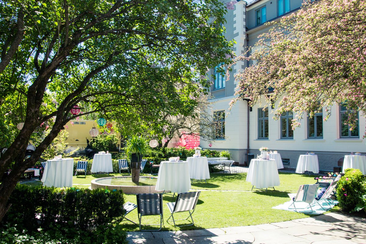 oslohub's tweet photo. Today it's snowing and the sky is gray in Oslo but we can't wait for the spring to enjoy our wonderful garden 😍
Until the season changes don't forget that we rent warm offices inside the building to handle your business 😉📊
Contact us on mail@oslointernationalhub.com https://t.co/WxgbOejDca